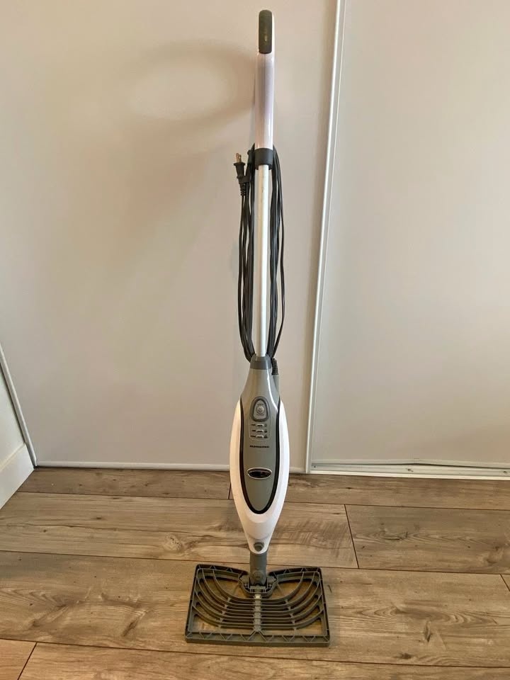 Shark Pro Steam Pocket Mop - Powerful Steam Cleaning