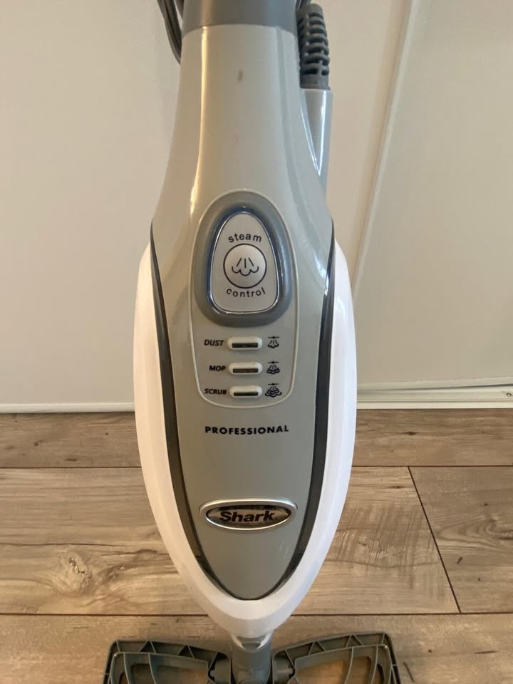 Shark Pro Steam Pocket Mop - Powerful Steam Cleaning - photo 2