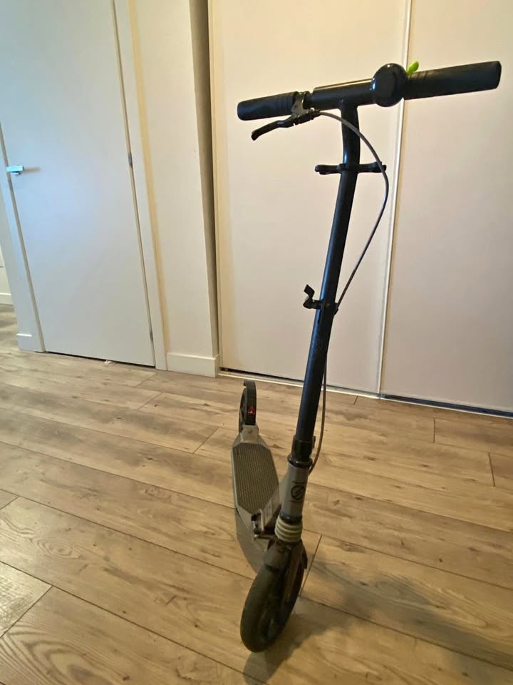 Oxelo Folding Scooter – Lightweight & Easy to Store
