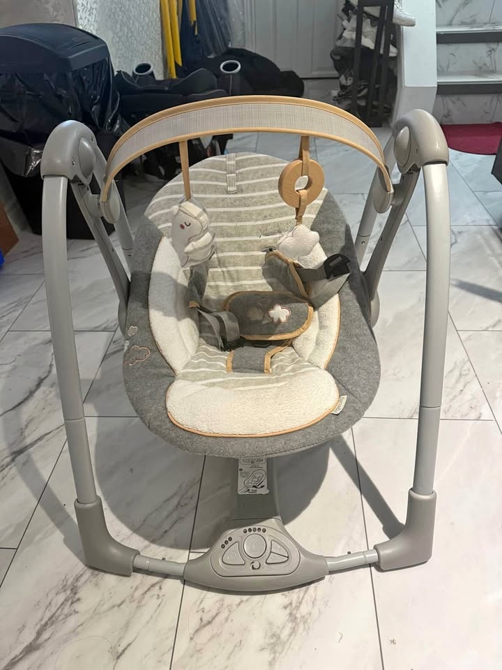 Baby swing (ingenuity)