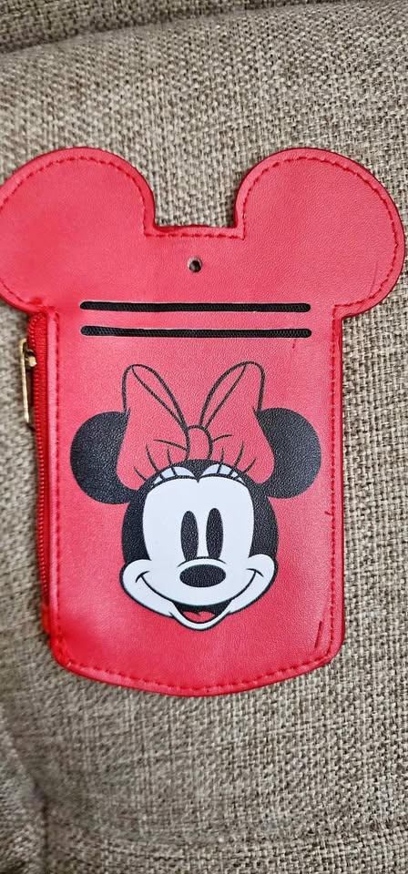 Disney's Minnie mouse card holder