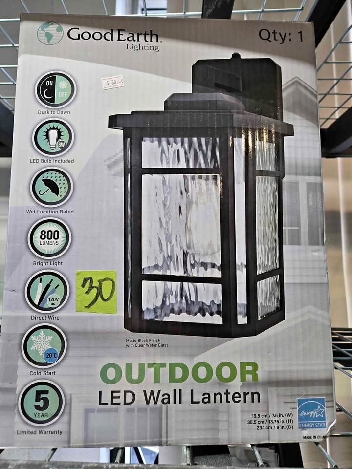 Outdoor LED wall lantern