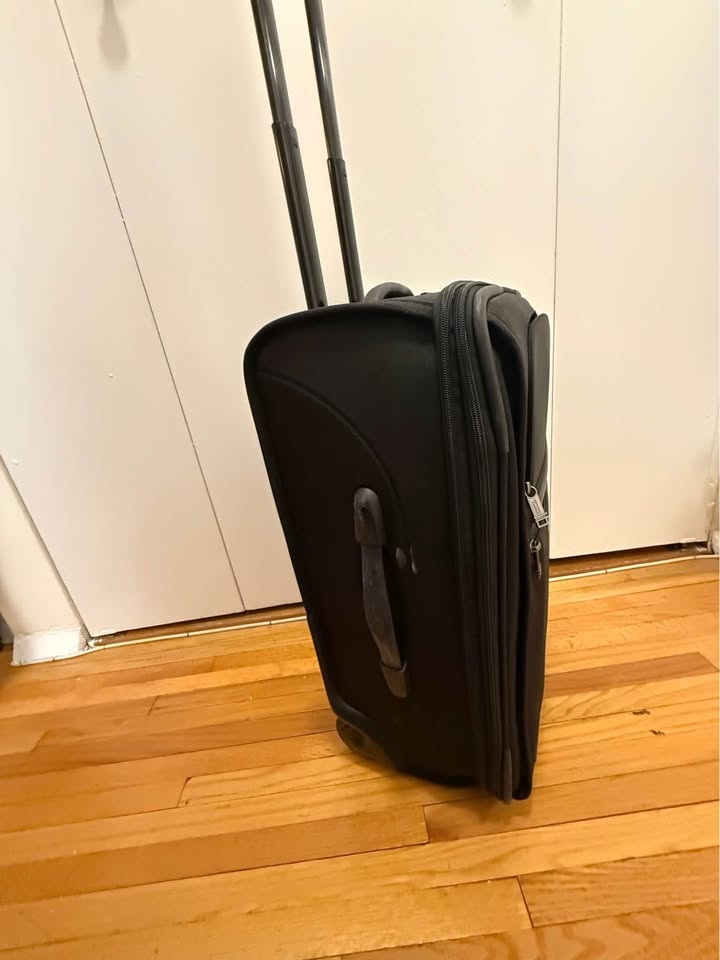 Tumi Alpha 2 Wheeled Carry-On Luggage - photo 2