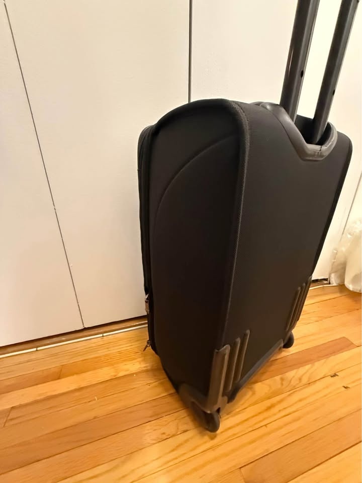 Tumi Alpha 2 Wheeled Carry-On Luggage - photo 3