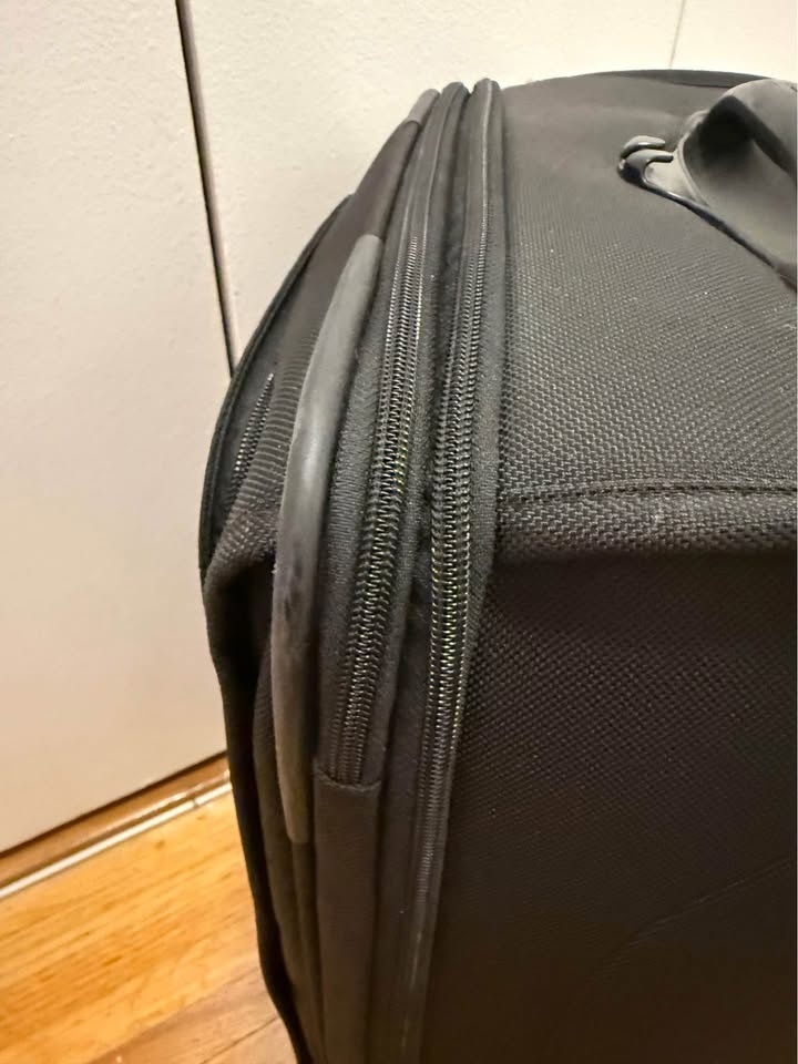 Tumi Alpha 2 Wheeled Carry-On Luggage - photo 4