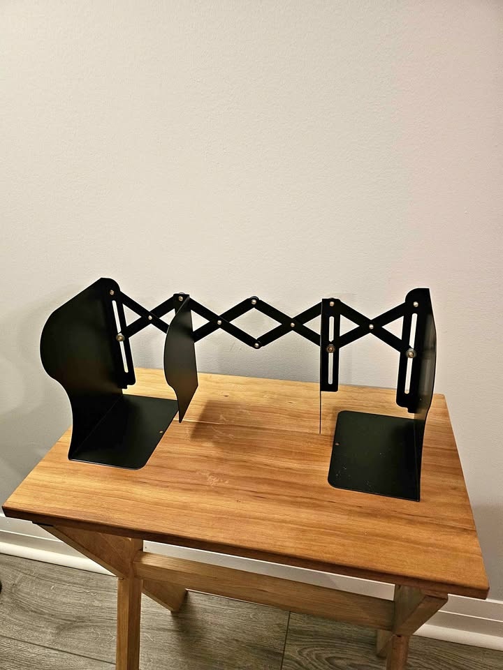 Adjustable book holder