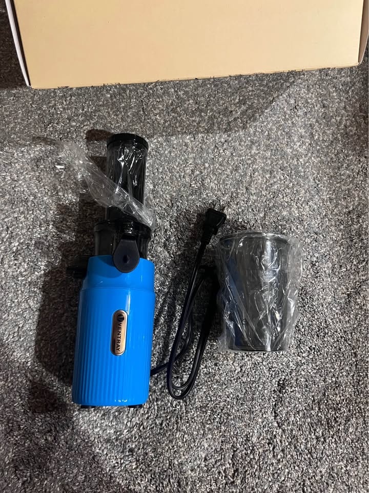 Mini Cold Press Juicer, Small Slow Masticating Juicer, New - photo 2