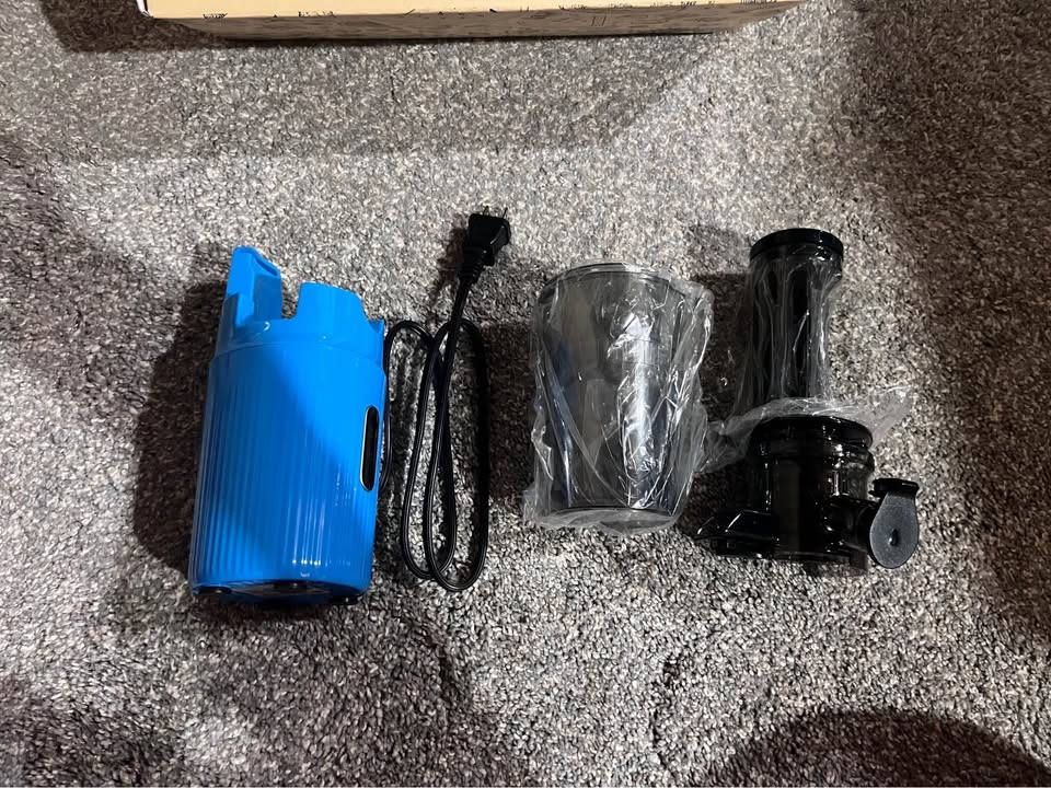 Mini Cold Press Juicer, Small Slow Masticating Juicer, New - photo 3