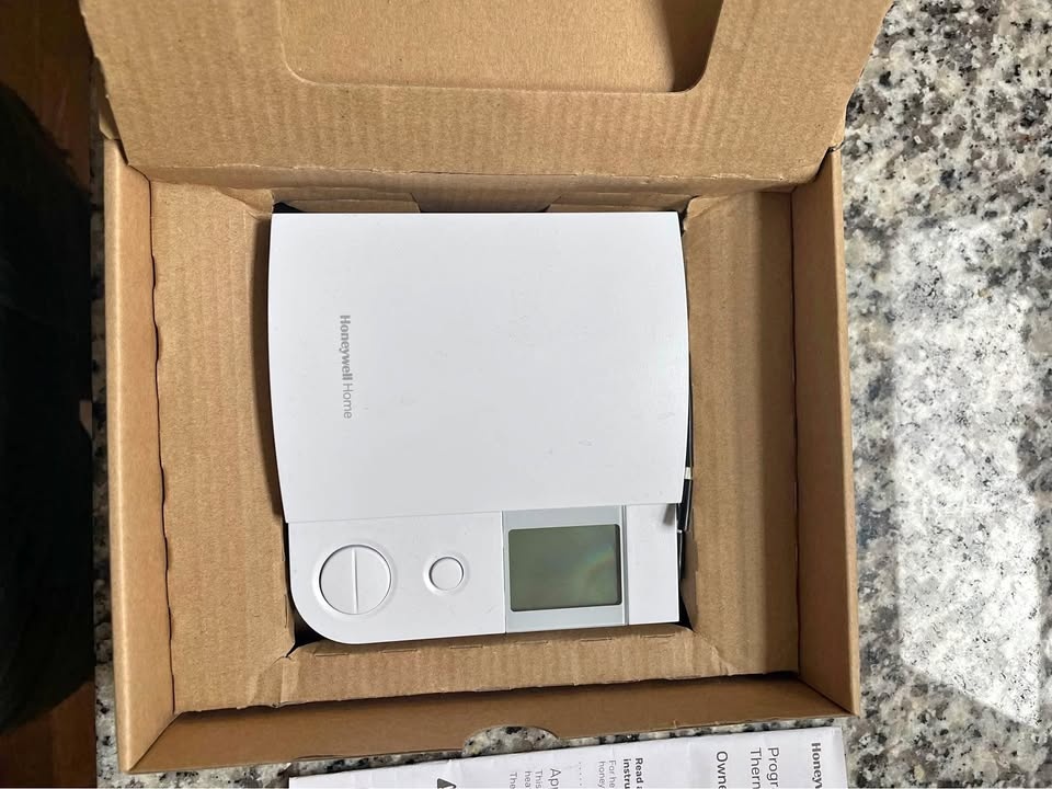 Honeywell RVL4305A1014 home thermostat