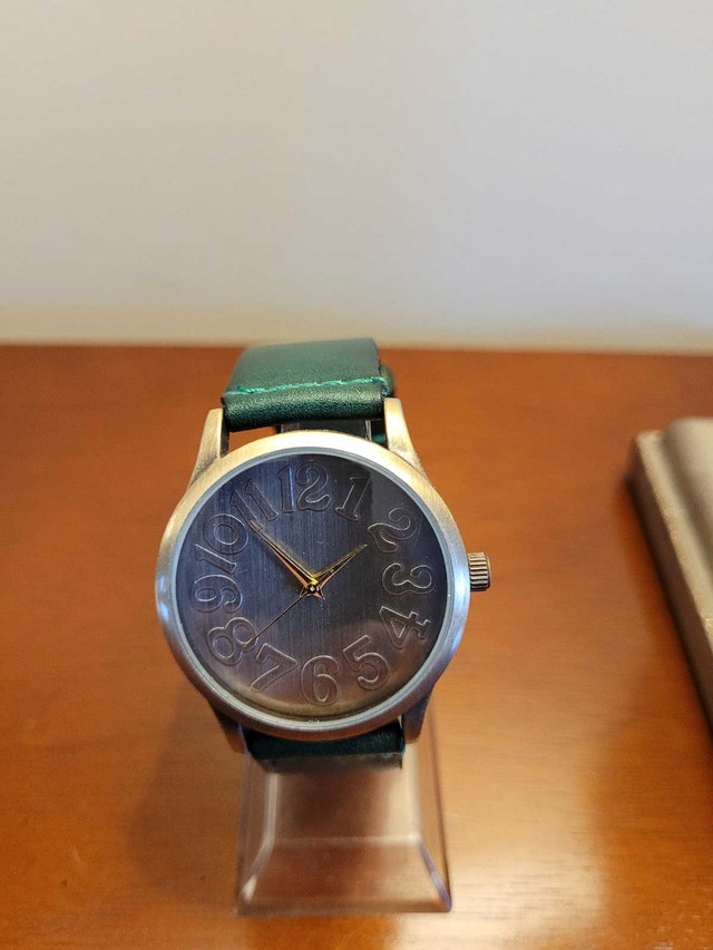 Brand New Green Women's Fashion Watch