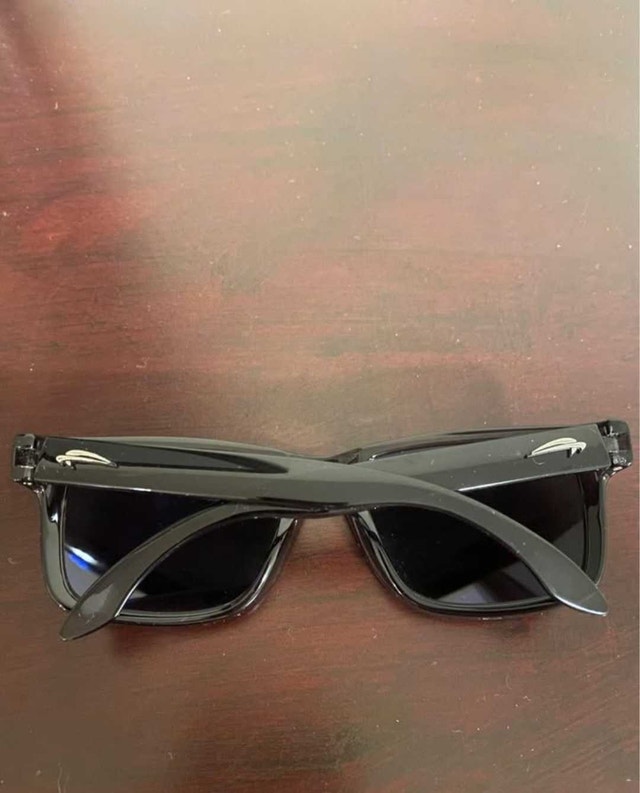 Stylish Black Sunglasses with Blue Lenses - photo 3
