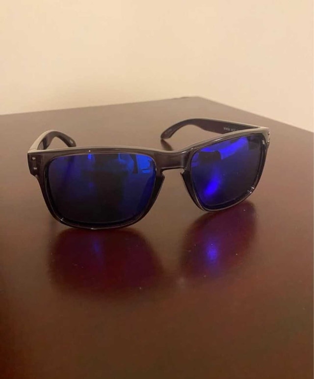 Stylish Black Sunglasses with Blue Lenses - photo 4