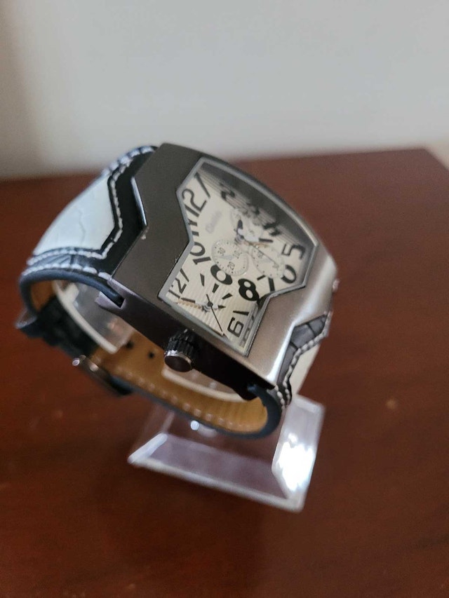 Oulm Black and White Dual Time Men's Watch - photo 3
