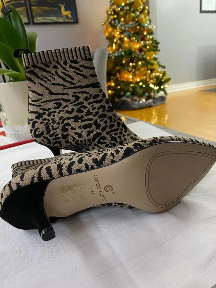 Corso Como Knit Kitten Heel Ankle Boots Size 7 image indicator(2)