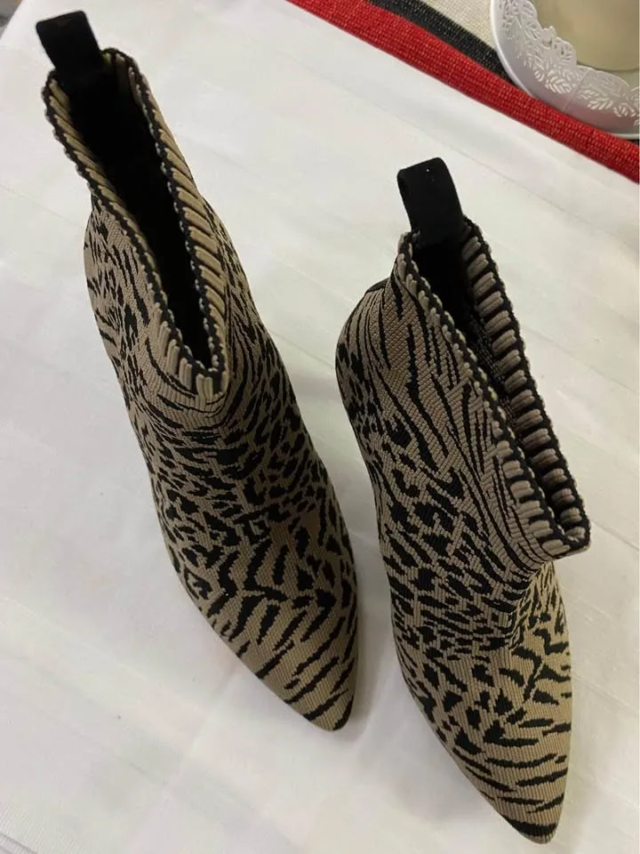 Corso Como Knit Kitten Heel Ankle Boots Size 7 image indicator(3)