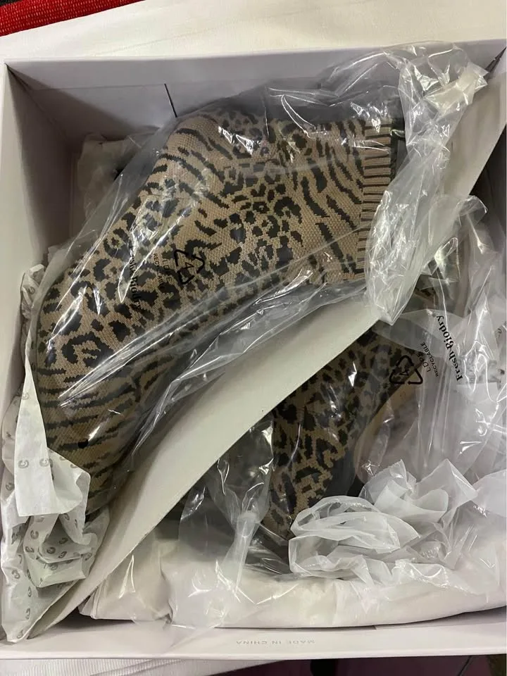 Corso Como Knit Kitten Heel Ankle Boots Size 7 image indicator(5)