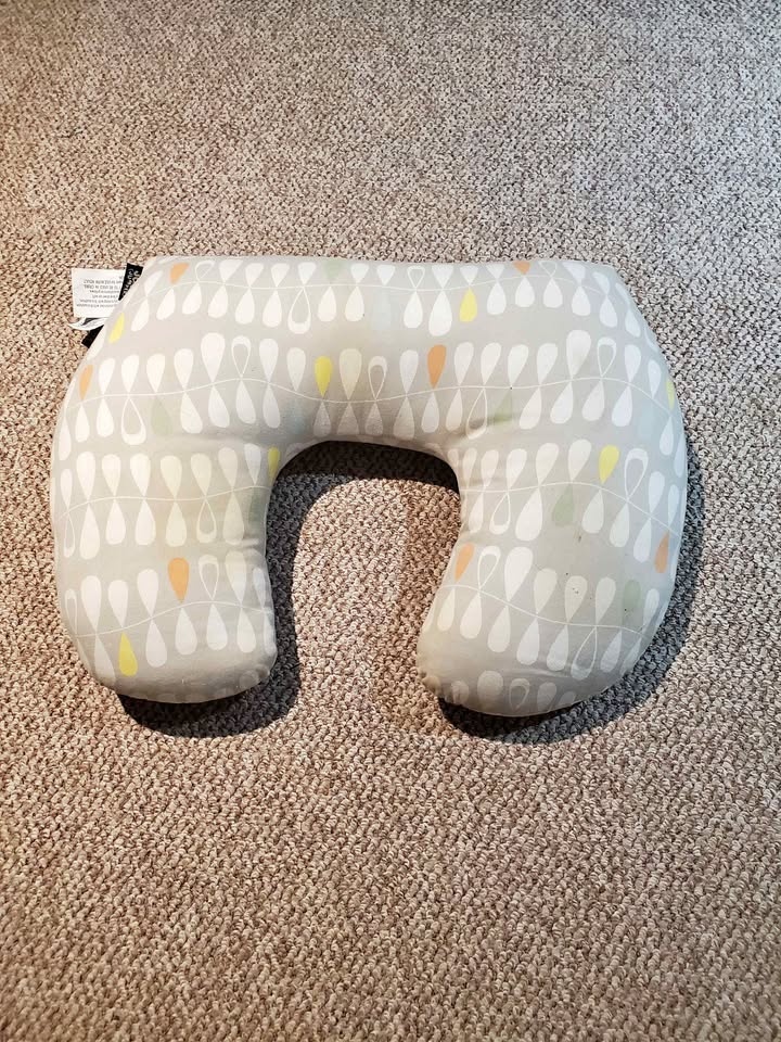 Jolly Jumper Nursing pillow