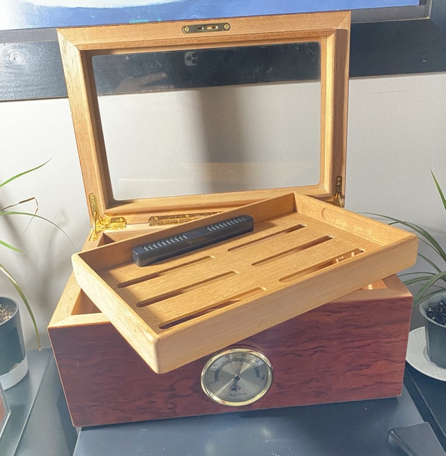 Premium Humidor - Holds ~100 Cigars
