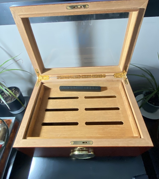 Premium Humidor - Holds ~100 Cigars - photo 2