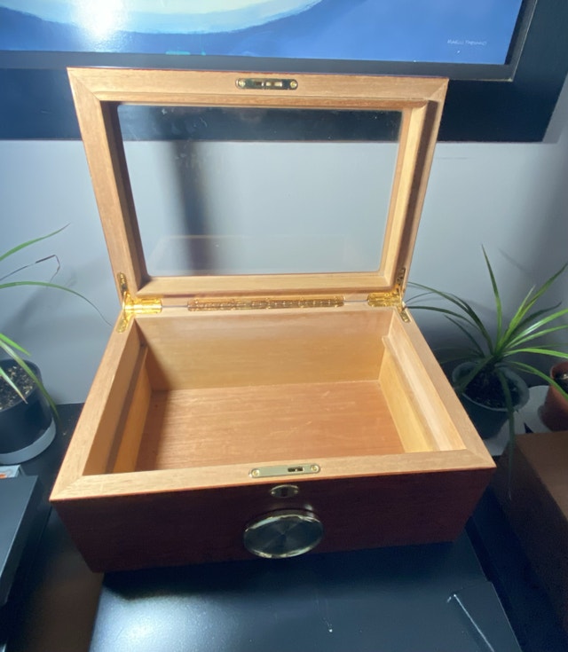 Premium Humidor - Holds ~100 Cigars - photo 4