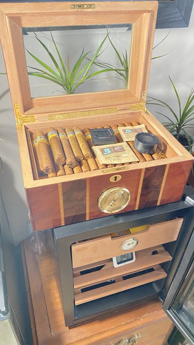 100-Cigar Glass Top Humidor - Spanish Cedar Lined - photo 2