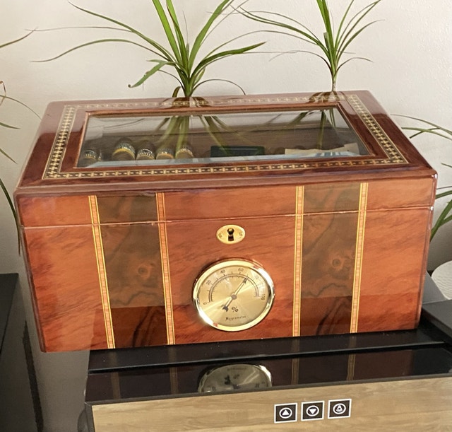 100-Cigar Glass Top Humidor - Spanish Cedar Lined - photo 3