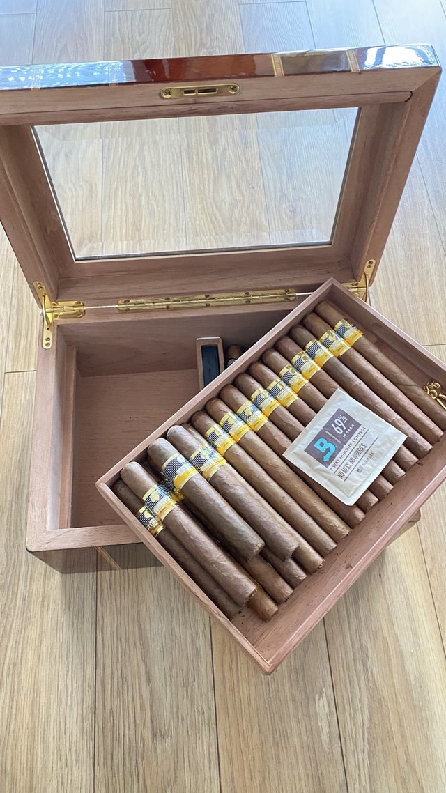 100-Cigar Glass Top Humidor - Spanish Cedar Lined - photo 5