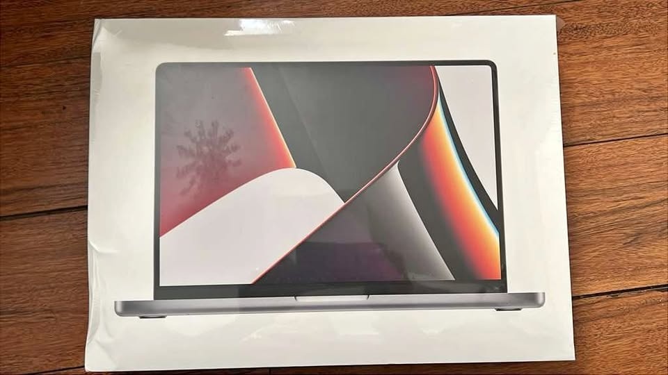2021 MacBook Pro 14 M1 Pro 16GB RAM 1TB SSD