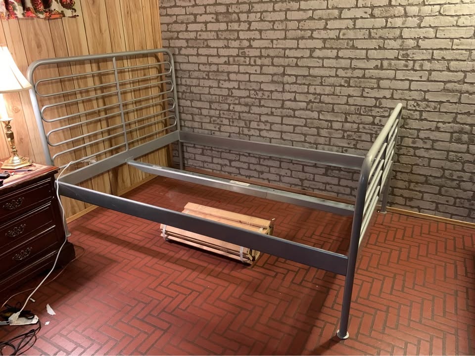 IKEA Metal Bed Frame Double Full Size in Very Good Condition! - photo 2