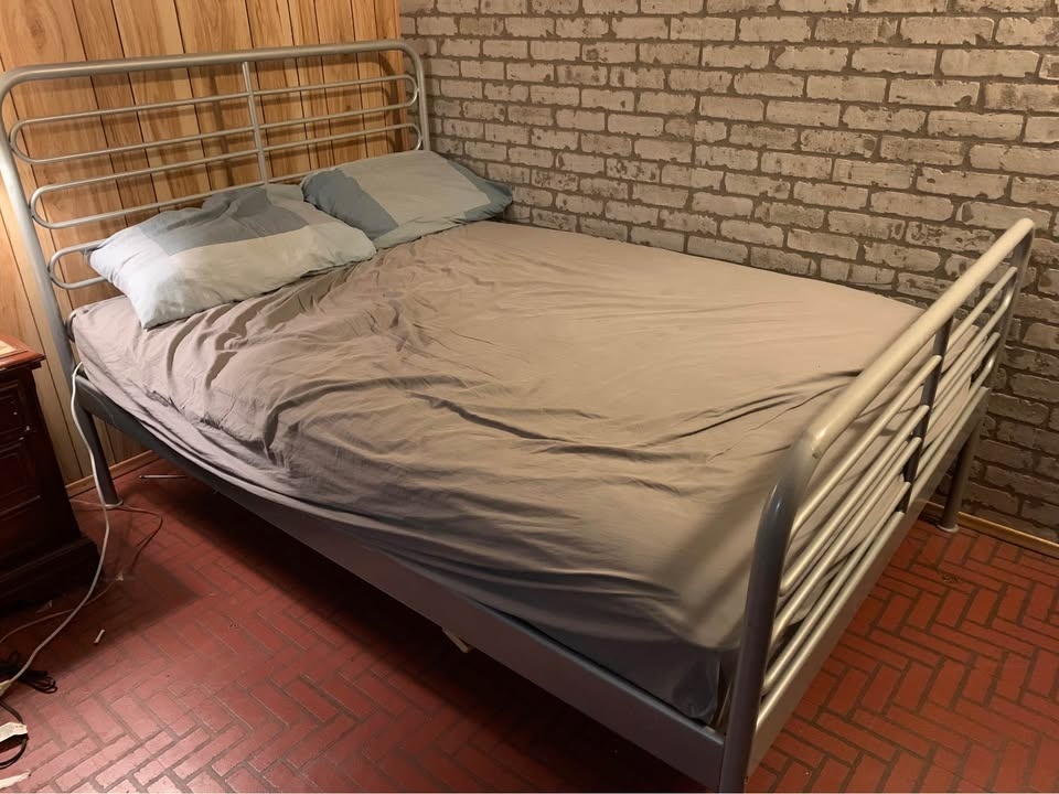 IKEA Metal Bed Frame Double Full Size in Very Good Condition! - photo 3