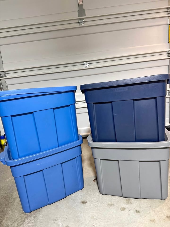 Rubbermaid Storage Bins 68L 🧡