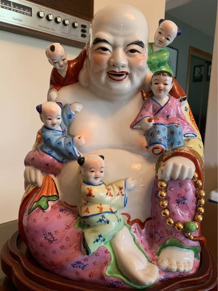 Laughing Buddha with 5 Children -Porcelain - photo 2