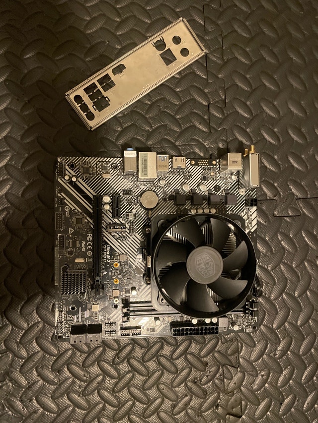 ryzen 3 3100 + Asrock A320M/ac