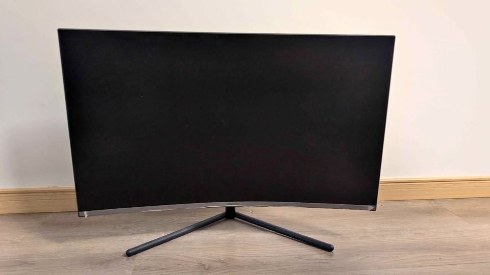 Samsung 32 inch curved monitor for sale