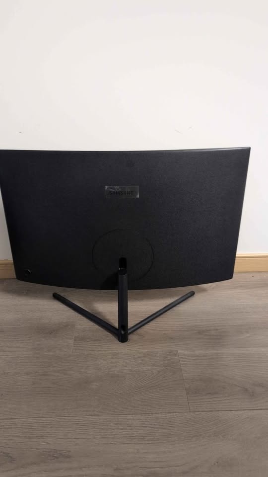 Samsung 32 inch curved monitor for sale - photo 2