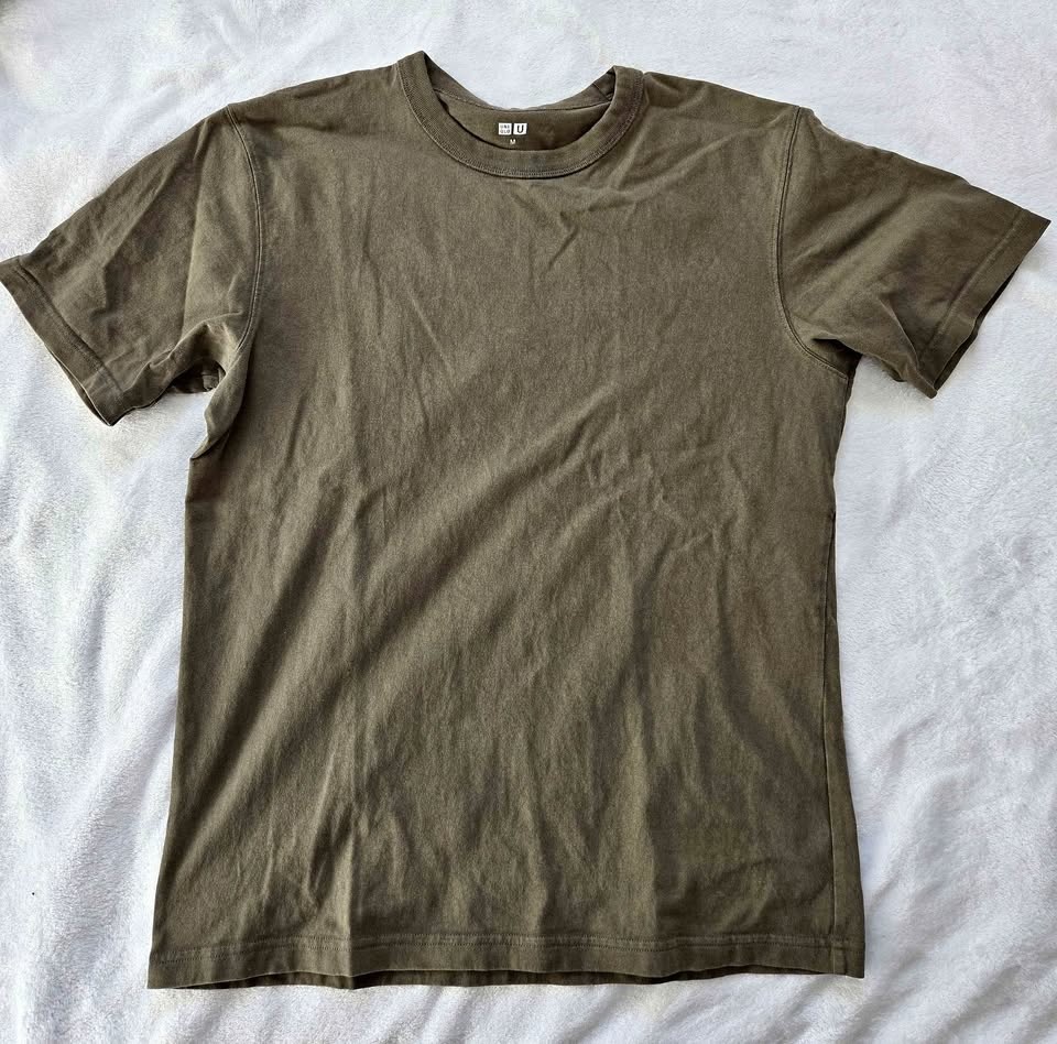 Uniqlo Men's Olive Green T-shirt, M