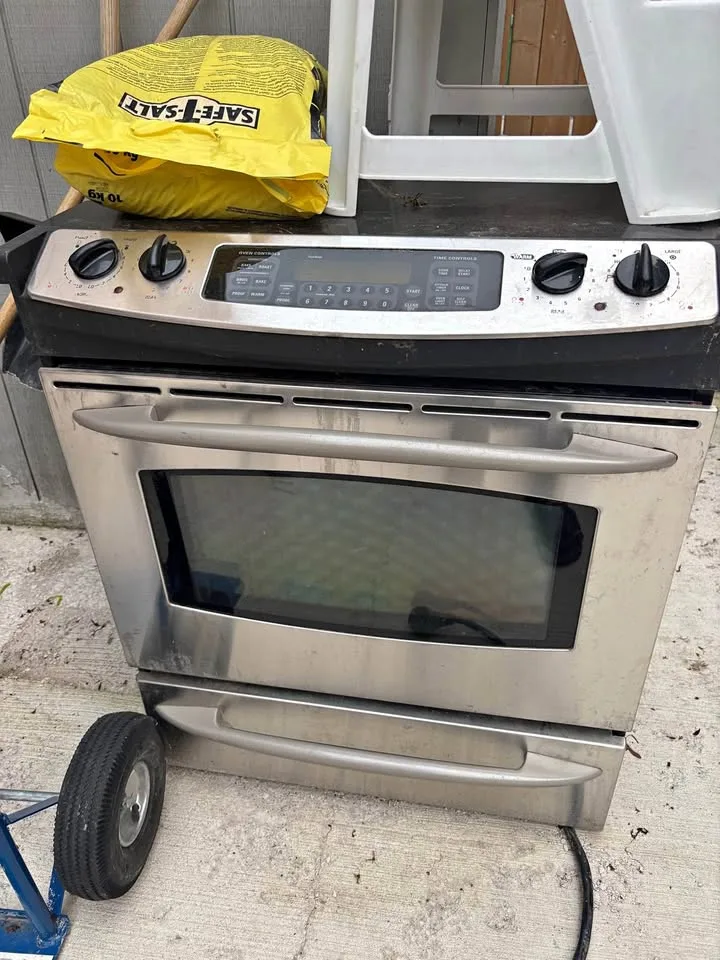 Stove for Sale thumbnail