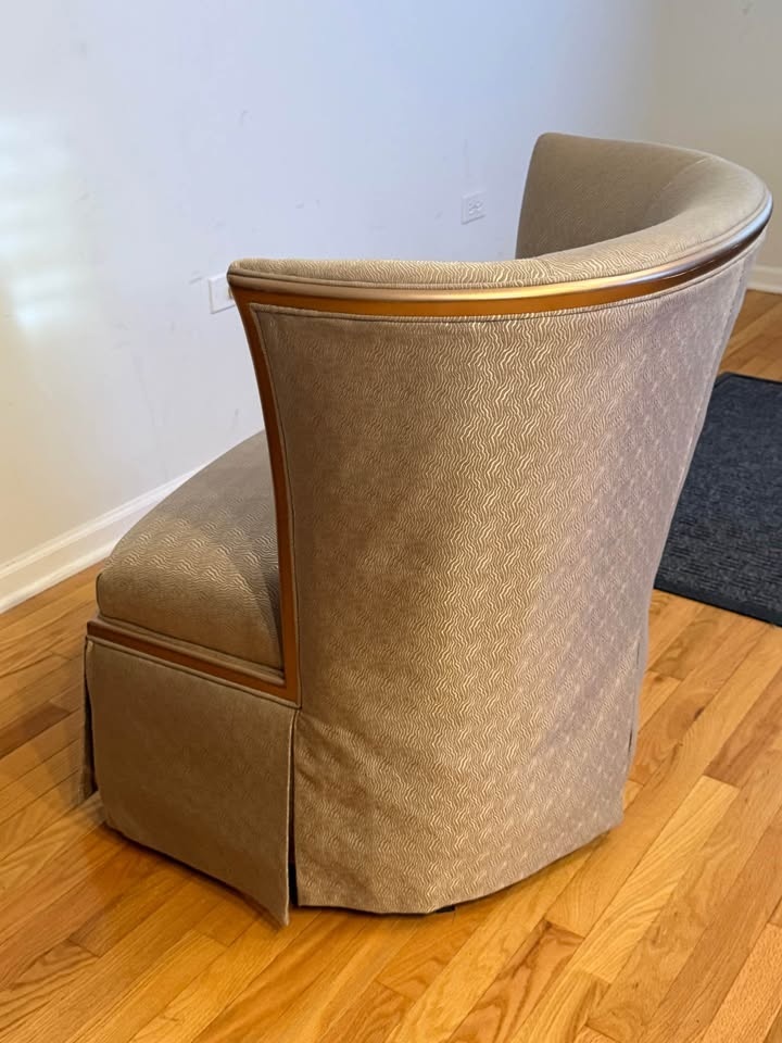 SWIVEL ACCENT CHAIR - beige abstract geometric design - photo 3