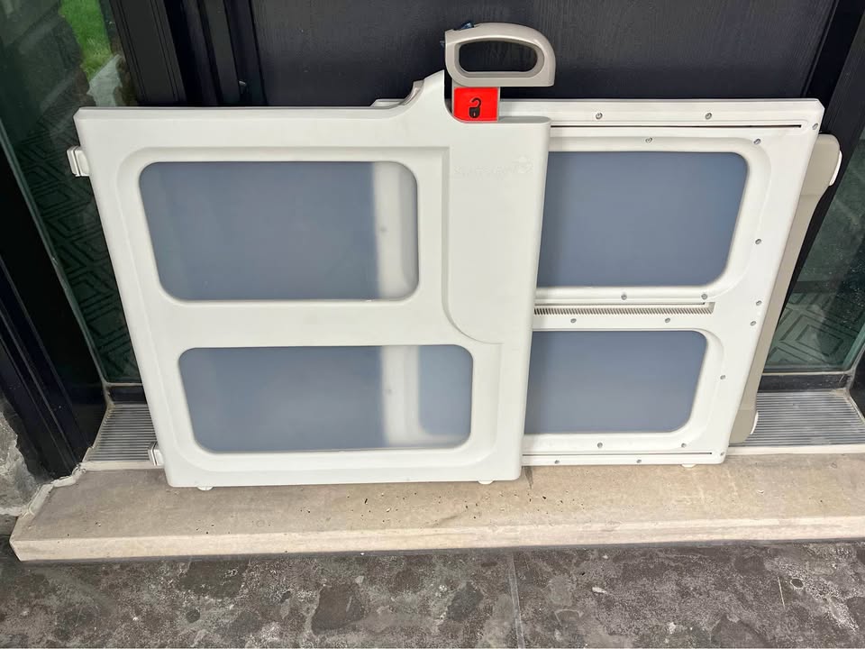 Safety 1st Pressure Gate (Used)