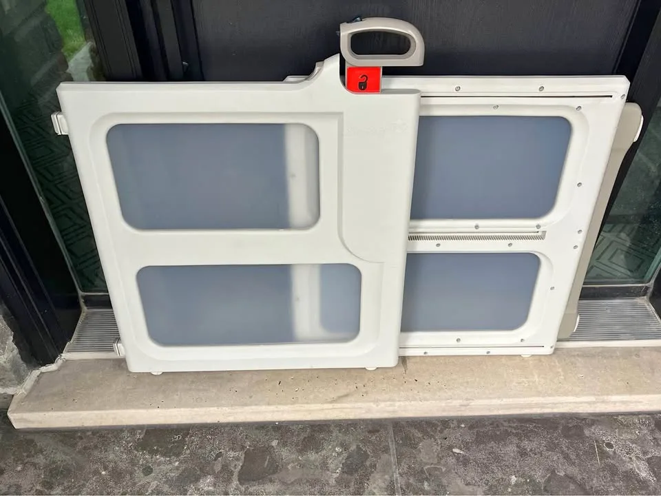Safety 1st Pressure Gate (Used) thumbnail