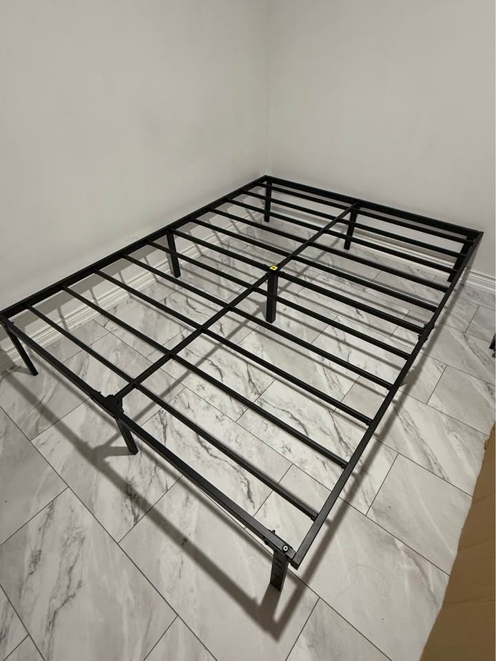 Bed Frame Queen size - photo 5