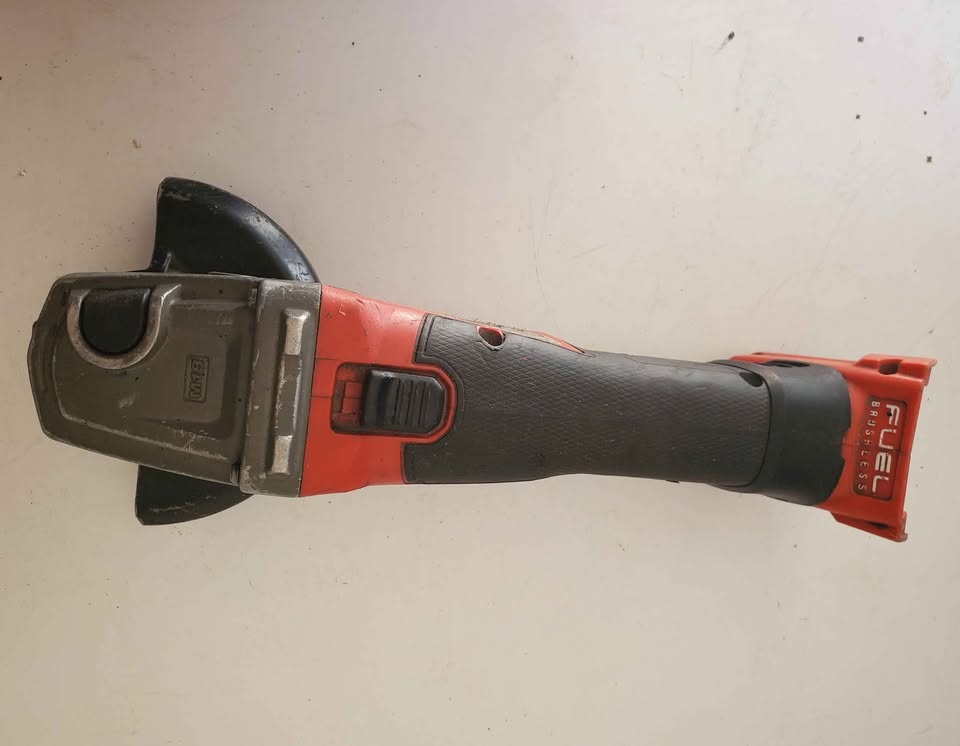 Milwaukee M18 Fuel 4-1/2/5 Grinder Paddle - photo 2