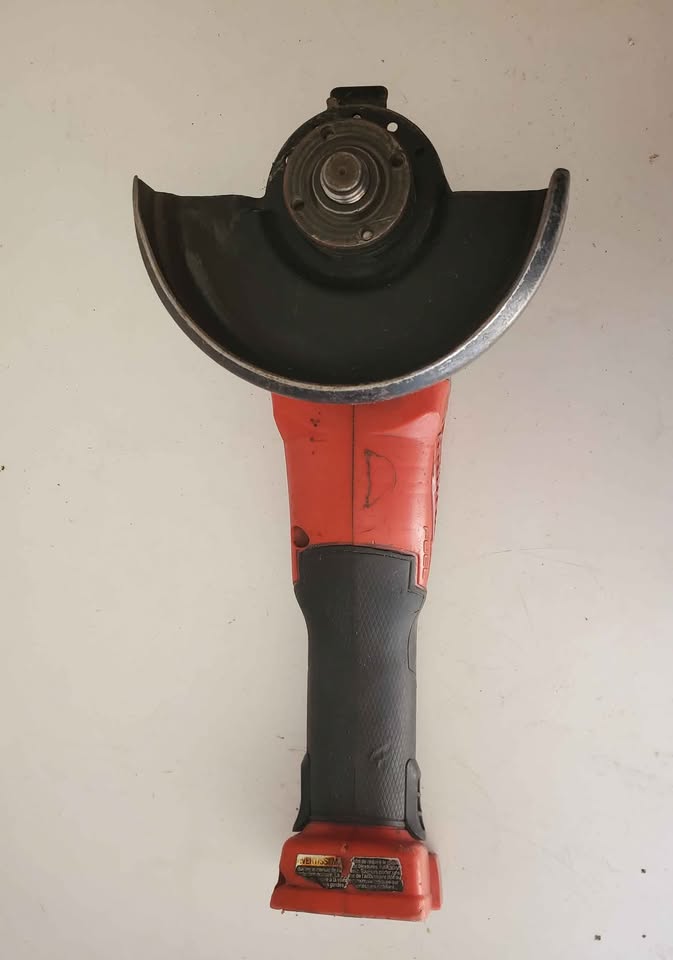 Milwaukee M18 Fuel 4-1/2/5 Grinder Paddle - photo 3