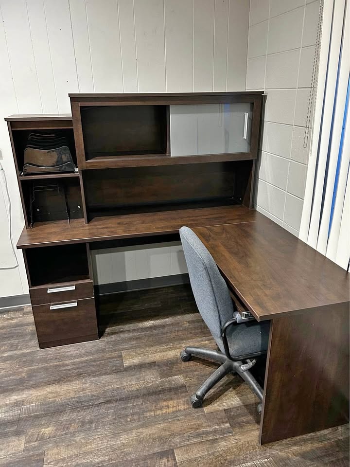 Moving sale. Very nice L-shape desk for sale