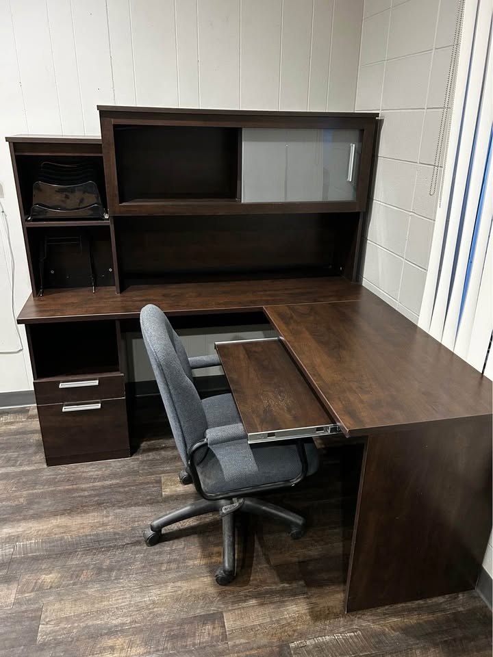 Moving sale. Very nice L-shape desk for sale - photo 2