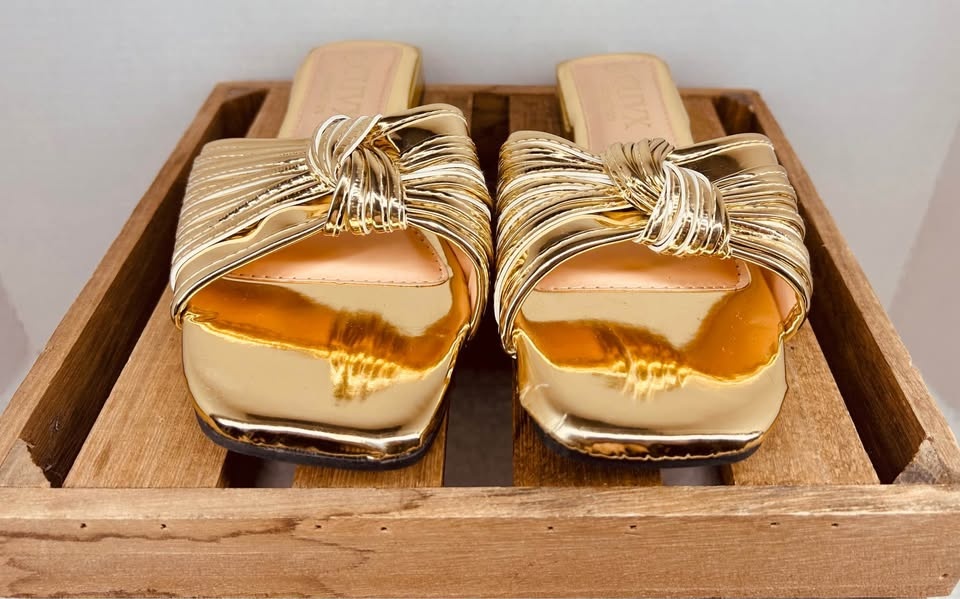Mother’s Day Gift Gold Knotted Metallic Sandals Womens Size 7 - photo 2