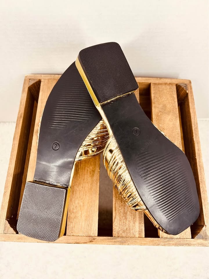 Mother’s Day Gift Gold Knotted Metallic Sandals Womens Size 7 - photo 4