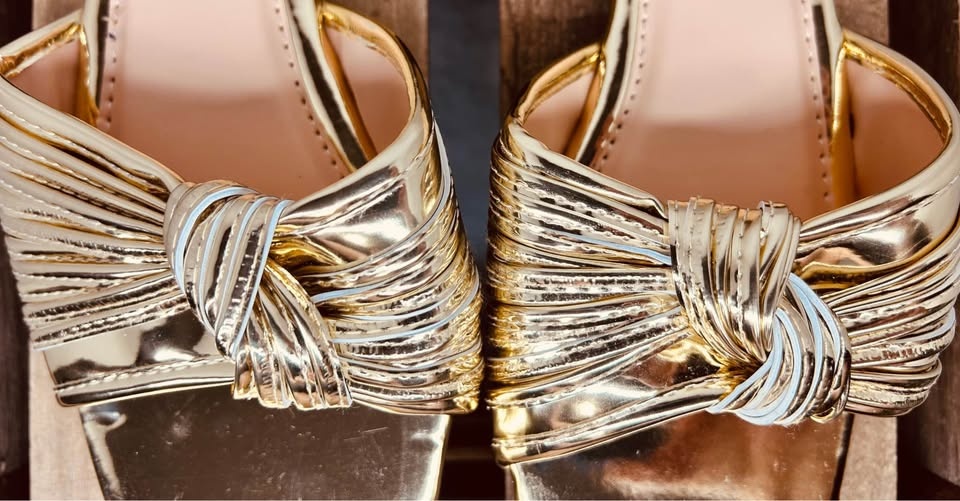 Mother’s Day Gift Gold Knotted Metallic Sandals Womens Size 7 - photo 5