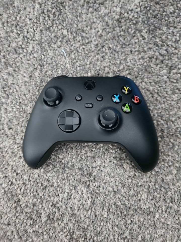 Xbox Controller With Rechargeable Pack and Stand (READ DESC) - photo 3