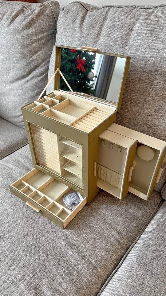 Perfect gift idea 💍 SONGMICS Jewelry Box – Sage Green & Gold (NE